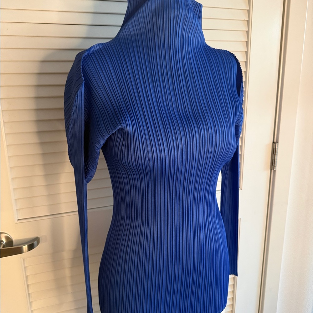 RARE, Issey Miyake Pleats Please Cobalt Blue Vintage  Top. Mock neck. Size (M)